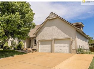 10212 W 126th Ter, Overland Park, KS 66213