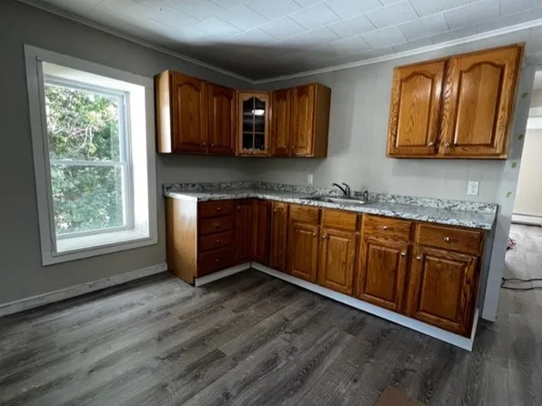 7 Glazier St, Gardner, MA 01440