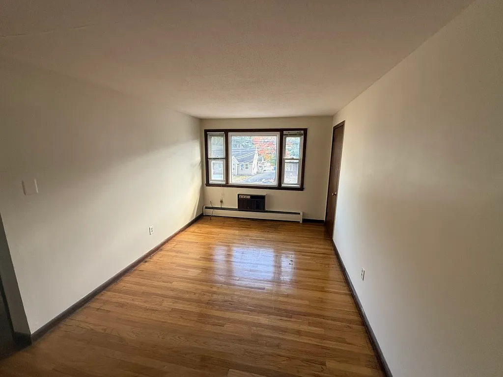 2 bed, 750 sqft, $1,250 — Photo 4
