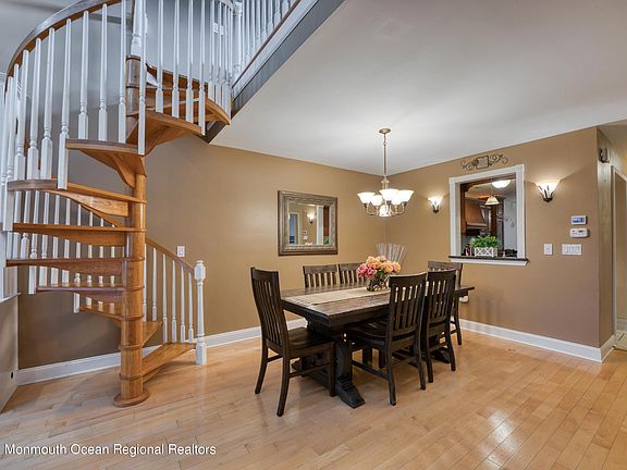 3rd image of 47 Cherrywood Cir