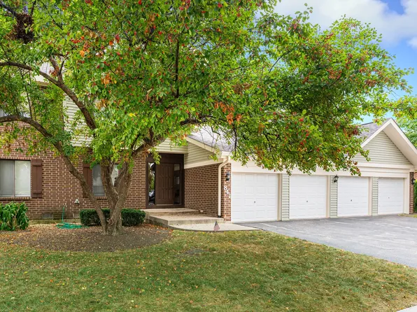 841 Cross Creek Ct APT A, Roselle, IL 60172