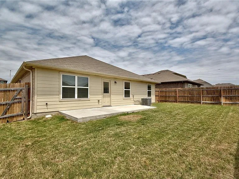 5817 Roderick Dr — Photo 27