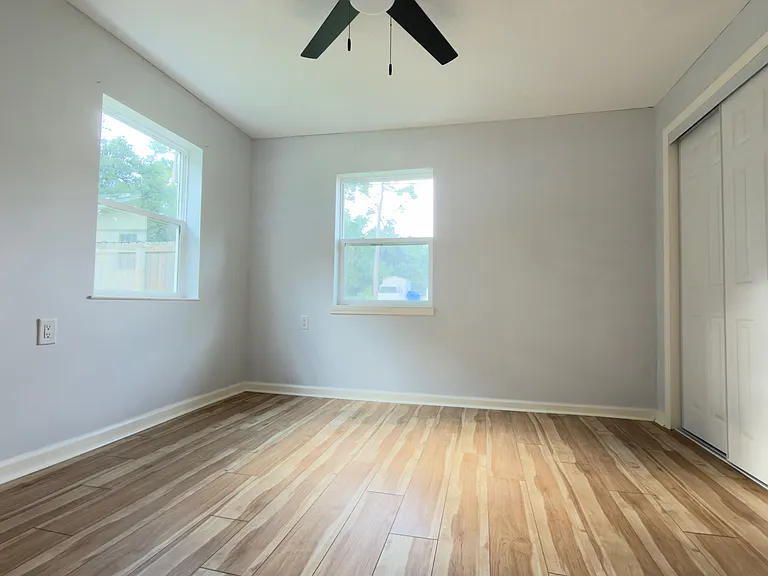 501 Mills Ave — Photo 18