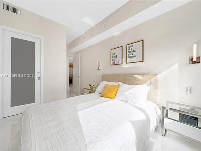 253 NE 2nd St #1109 — Photo 21