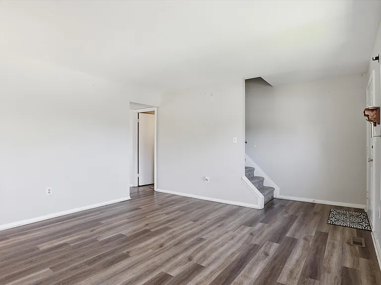663 Johahn Dr — Photo 4