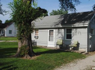 124 Homewood Ave, Creve Coeur, IL 61610