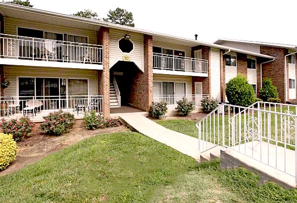 2nd image of 2824 Chapel Hill Rd #24I