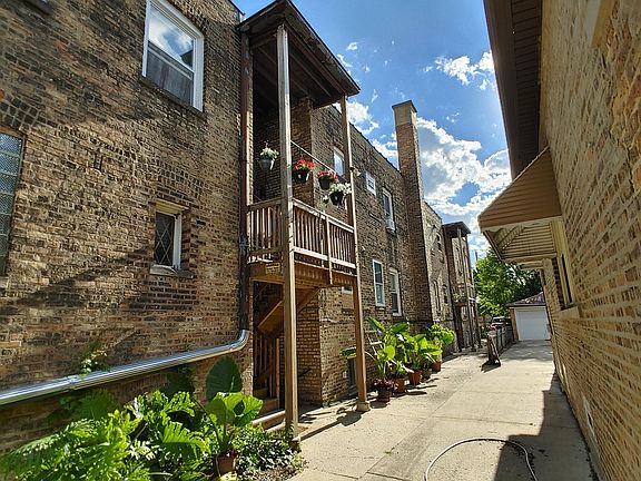 3rd image of 6932 W Medill Ave