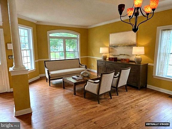 3rd image of 111 Silver Tail Ln