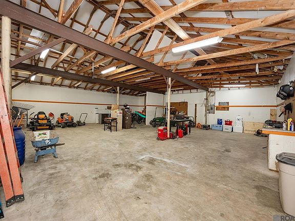 5th image of 16436 Spanish Ct