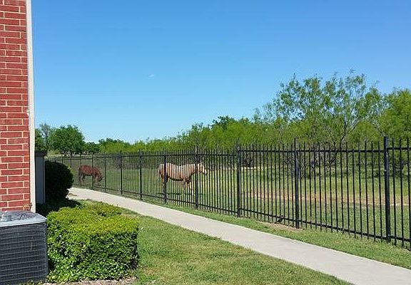 4th image of 320 Bluffview Dr #320