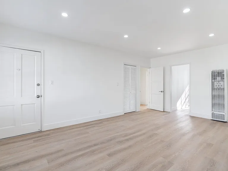 9222 Alden Dr #7 — Photo 5