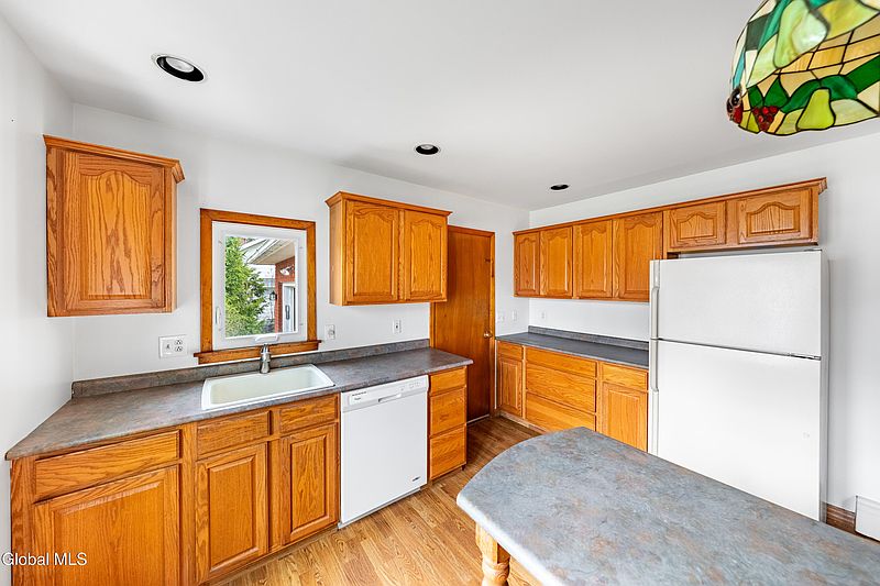 5th image of 6 E Alfred Drive