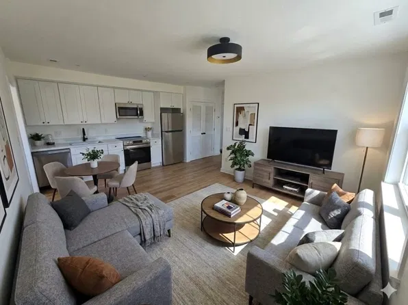 717 Irving St NE APT 1, Washington, DC 20017