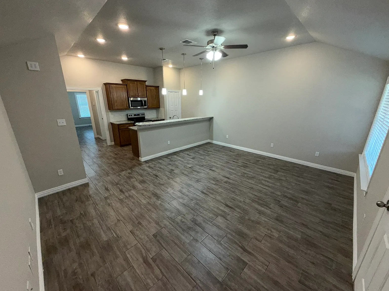 1 bed, 767 sqft, $1,050 — Photo 2