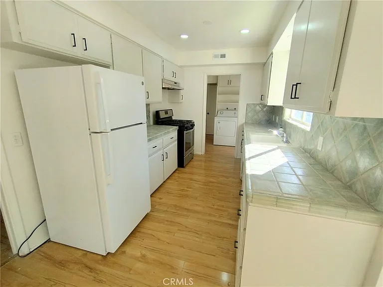374 Grand Ave — Photo 10