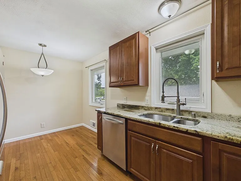 1509 Concord St S — Photo 4