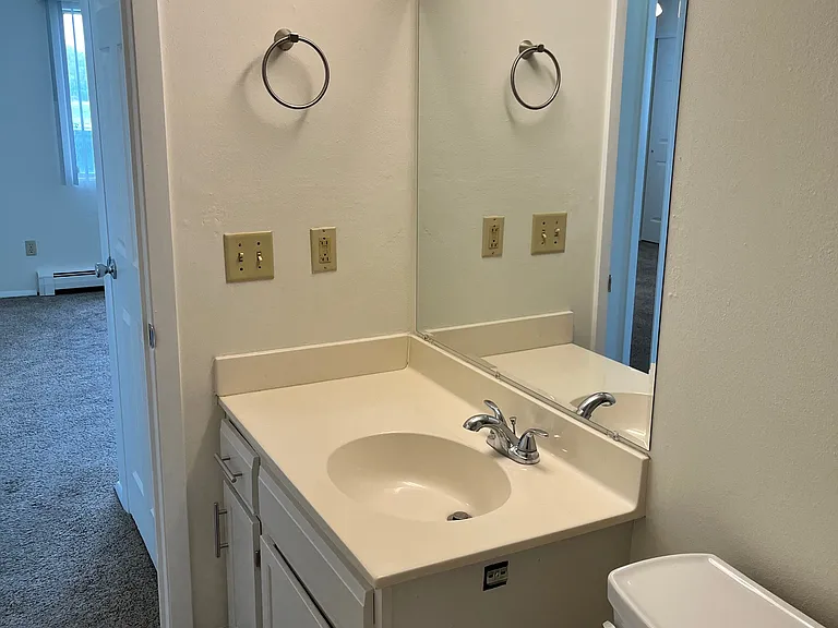 650 E Lincoln Ave — Photo 14