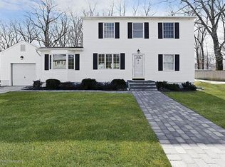 6 Duchess Ave, Middletown, NJ 07748