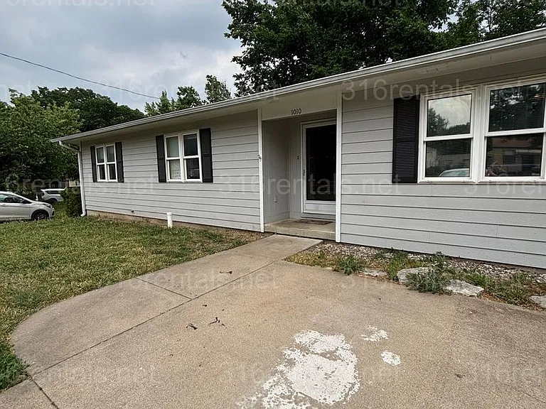 1010 S Topeka St — Photo 14
