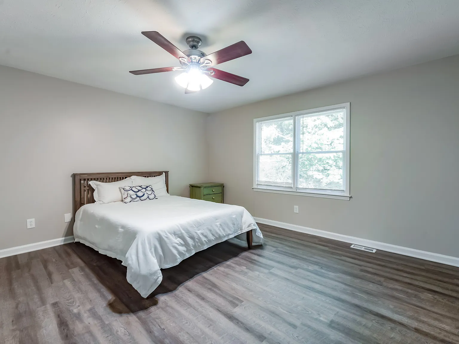 4 bed, 3.0 bath, 2979 sqft, $1,079 — Photo 1