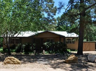 1040 Clear Lake Dr, La Grange, TX 78945