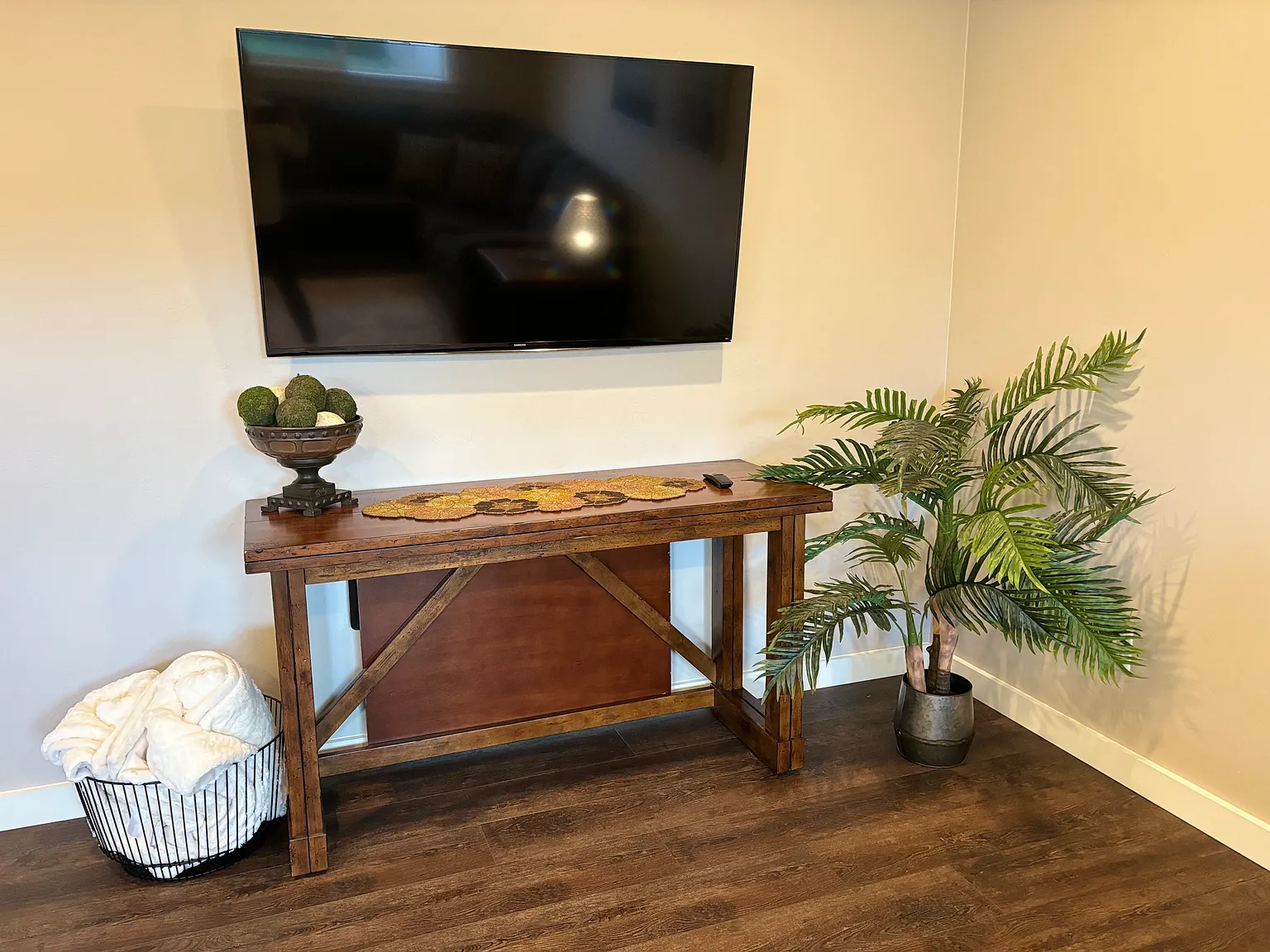2 bed, 1200 sqft, $2,200 — Photo 3