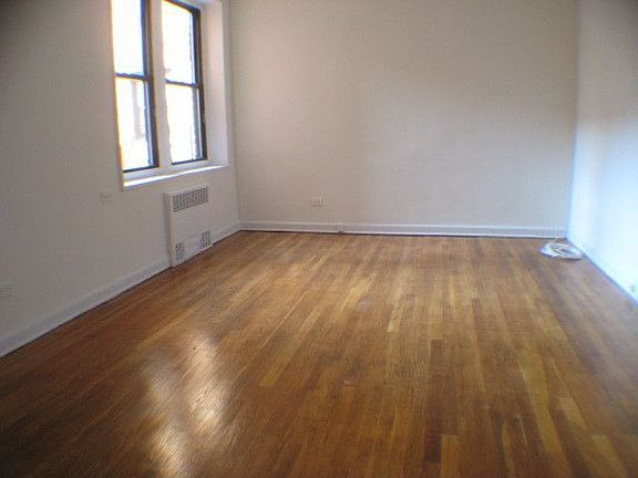 2nd image of 3415 Parsons Blvd APT 4L