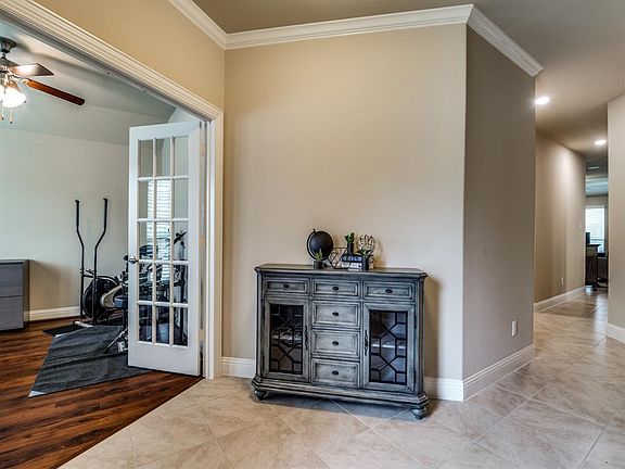 3rd image of 553 Northwood Dr