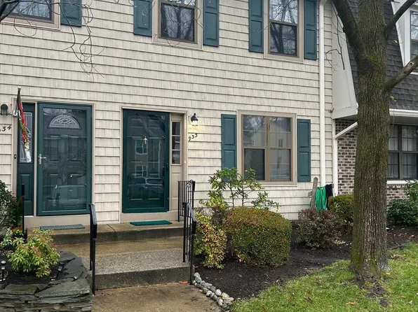 933 Kings Croft, Cherry Hill, NJ 08034