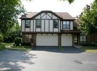 226 Oak Knoll Ln, Bloomingdale, IL