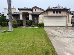 10313 Crandon Park Dr, Bakersfield, CA 93312