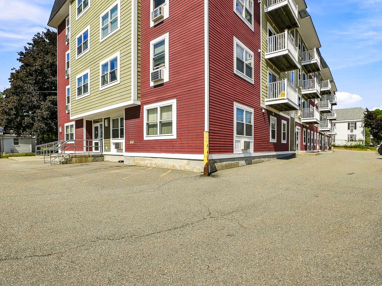 1 bed, 1.0 bath, 964 sqft, $1,950 — Photo 2