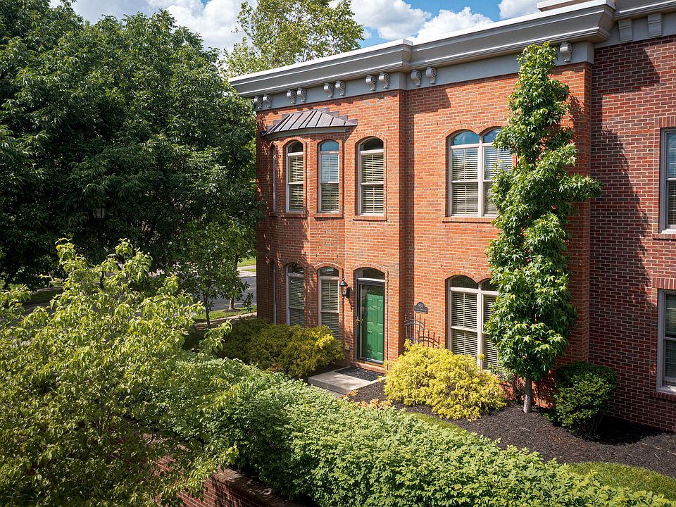 1st image of 928 Village Green Ave