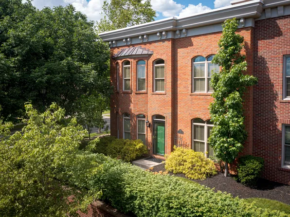 928 Village Green Ave, Lexington, KY 40509