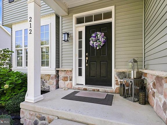5th image of 212 Saffron Cir