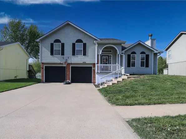 4703 Crystal Dr, Saint Joseph, MO 64503