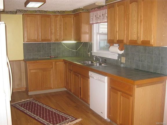 2nd image of 72 Parkview Dr