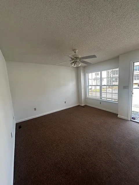 550 E Oneal St - 25 — Photo 2