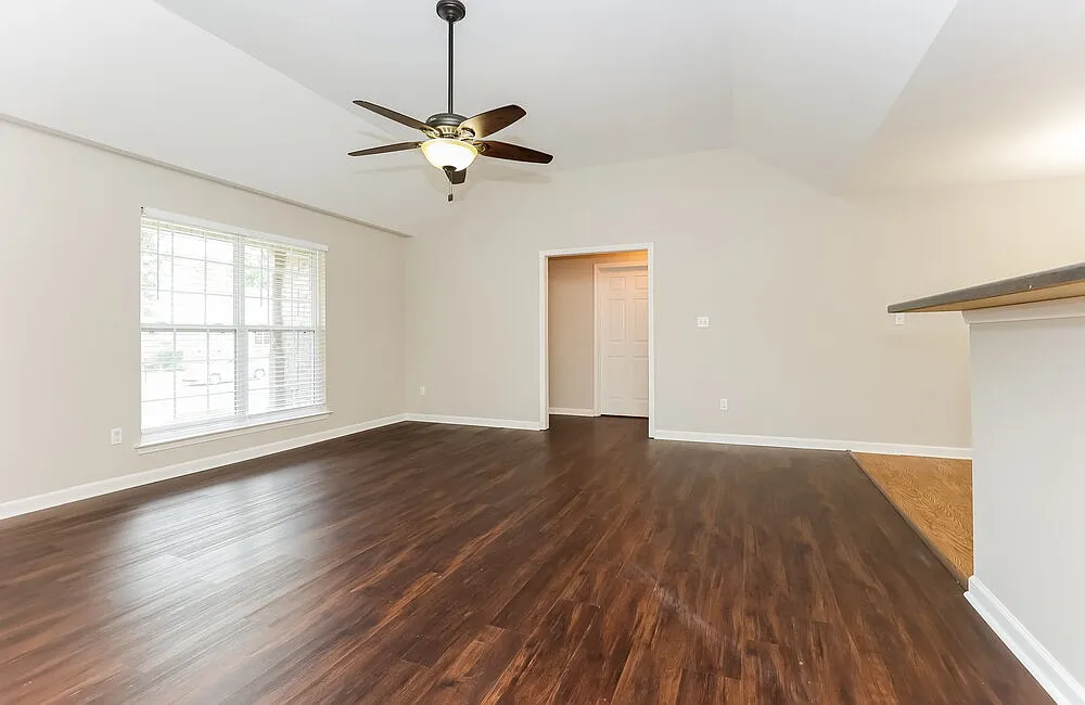 3 bed, 2.0 bath, 1700 sqft, $2,225 — Photo 4