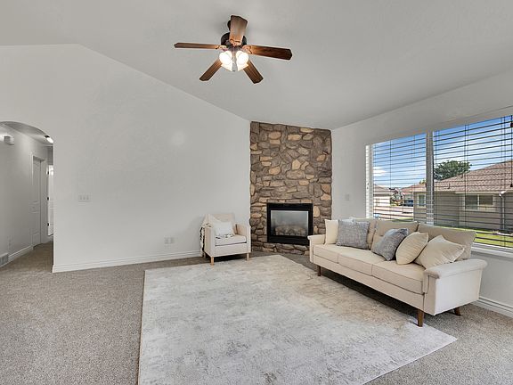 3rd image of 1394 W Sageberry Dr