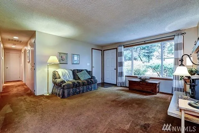 Front Rm ((Front rm carpet has since been replaced with new)