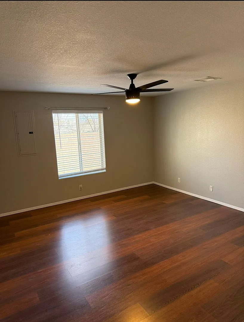 512 Los Pinos — Photo 3