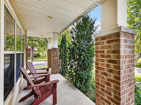 5th image of 702 McLean Dr