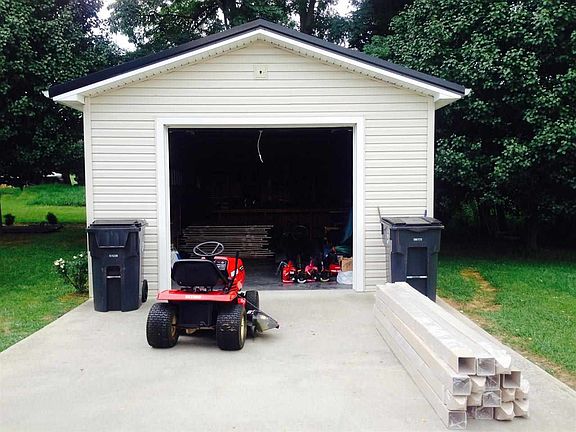 3rd image of 676 Parkway Dr