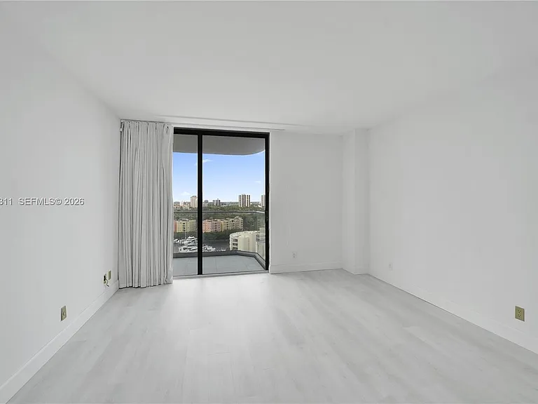 19707 Turnberry Way #16C — Photo 33