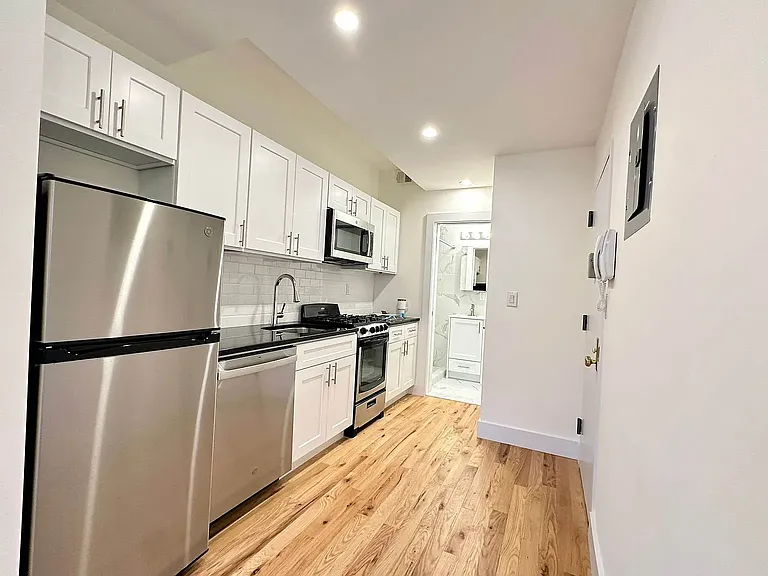 449 W 46th St #85 — Photo 4