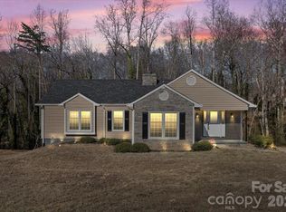 457 17th Ave NE, Hickory, NC 28601