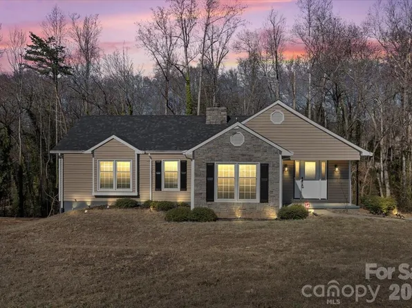 457 17th Ave NE, Hickory, NC 28601