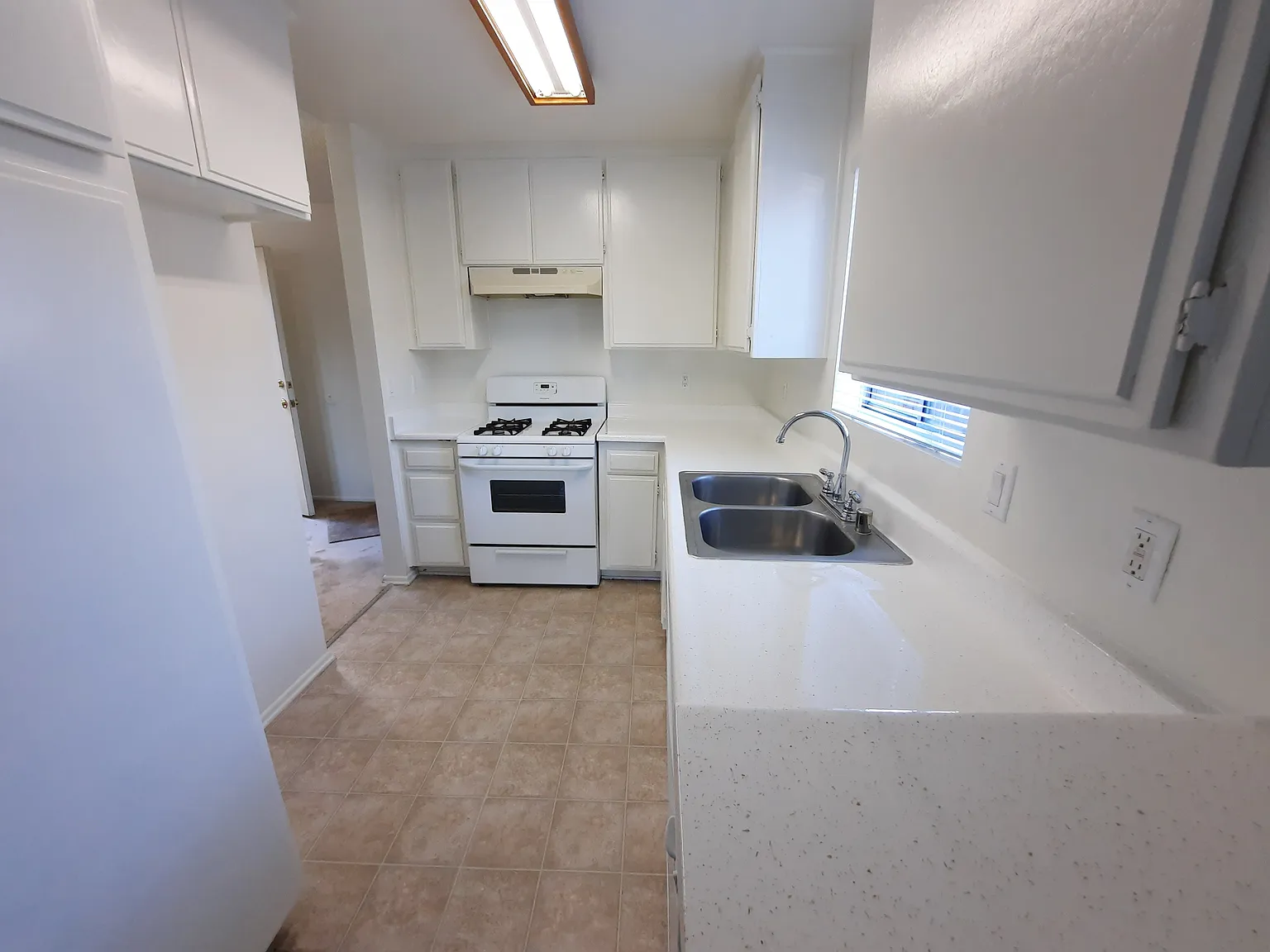 17331 Chatsworth St — Photo 3